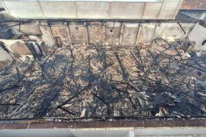 Clube destruído por incêndio