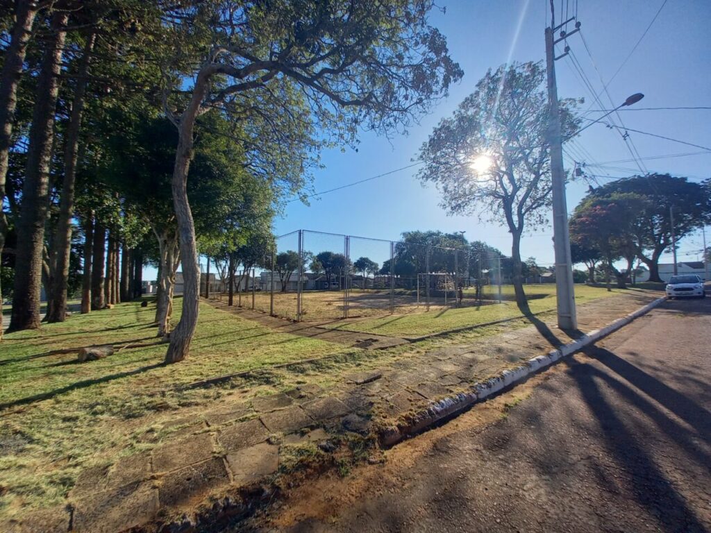 Praça Simon Nasseh ilustra a previsão do tempo para Ponta Grossa