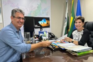 Presidente da Câmara de Ponta Grossa em 2025, Julio Kuller e prefeita de Ponta Grossa Elizabeth Schmidt