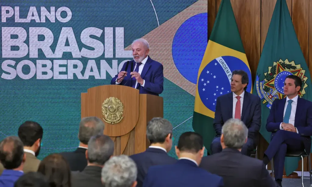 Presidente Lula discursando no anúncio da MP que cria o Plano Brasil Soberano