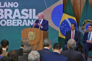 Presidente Lula discursando no anúncio da MP que cria o Plano Brasil Soberano