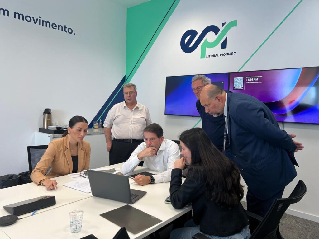 Mabel Canto e empresários de Carambeí em reunião na concessionária EPR Litoral Pioneiro em Curitiba