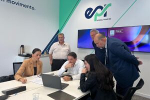 Mabel Canto e empresários de Carambeí em reunião na concessionária EPR Litoral Pioneiro em Curitiba