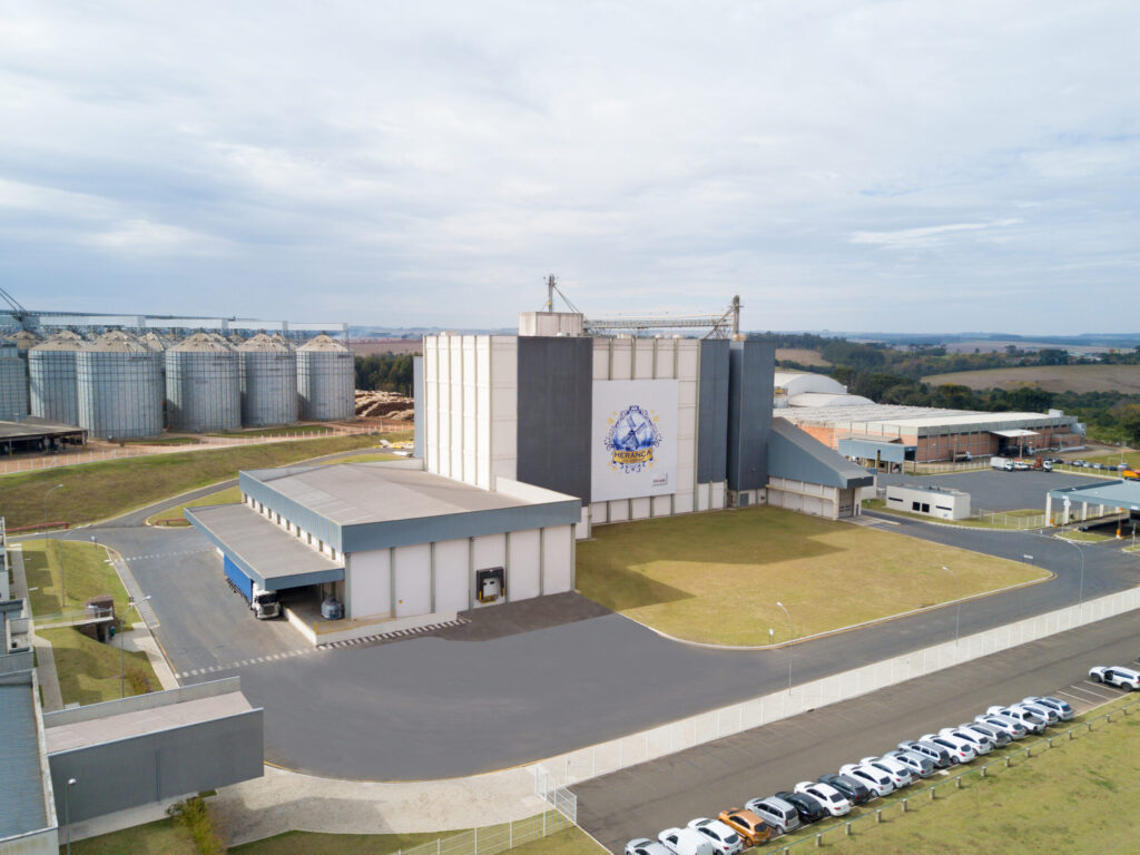 Foto do Moinho de trigo Herança Holandesa, unidade de intercooperação da Unium