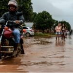 Motociclistas na chuva