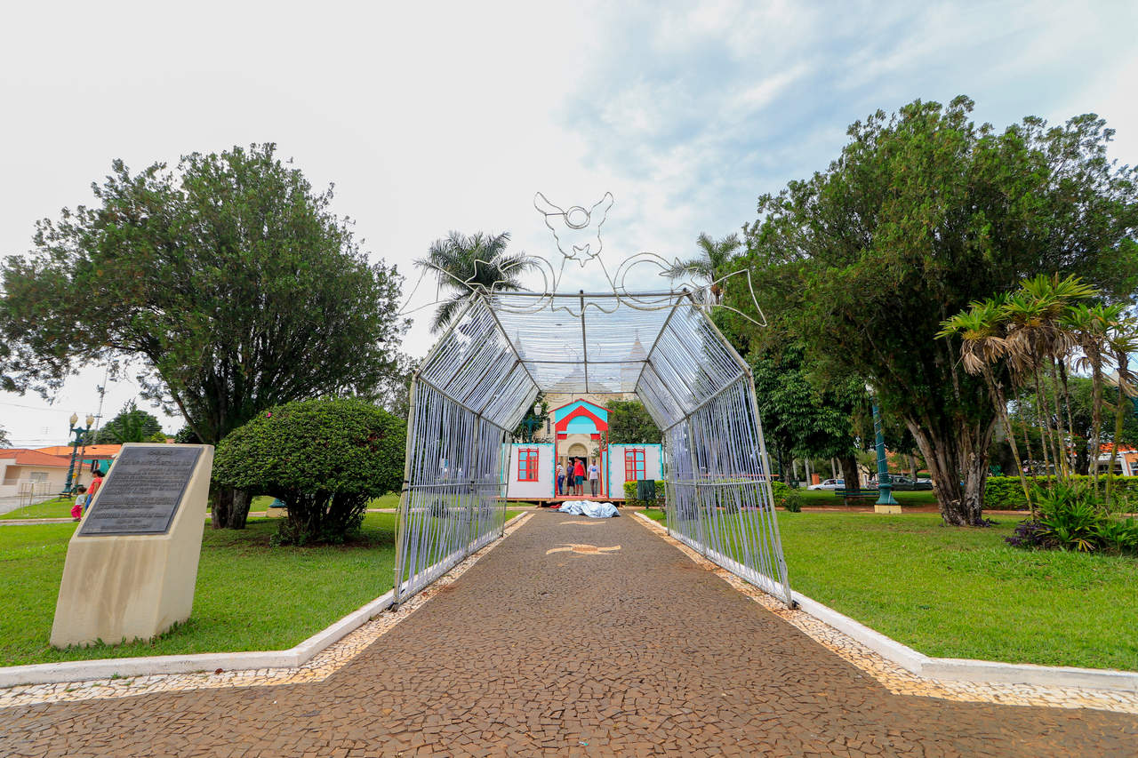 Decoração da praça Edmundo Mercer em Tibagi
