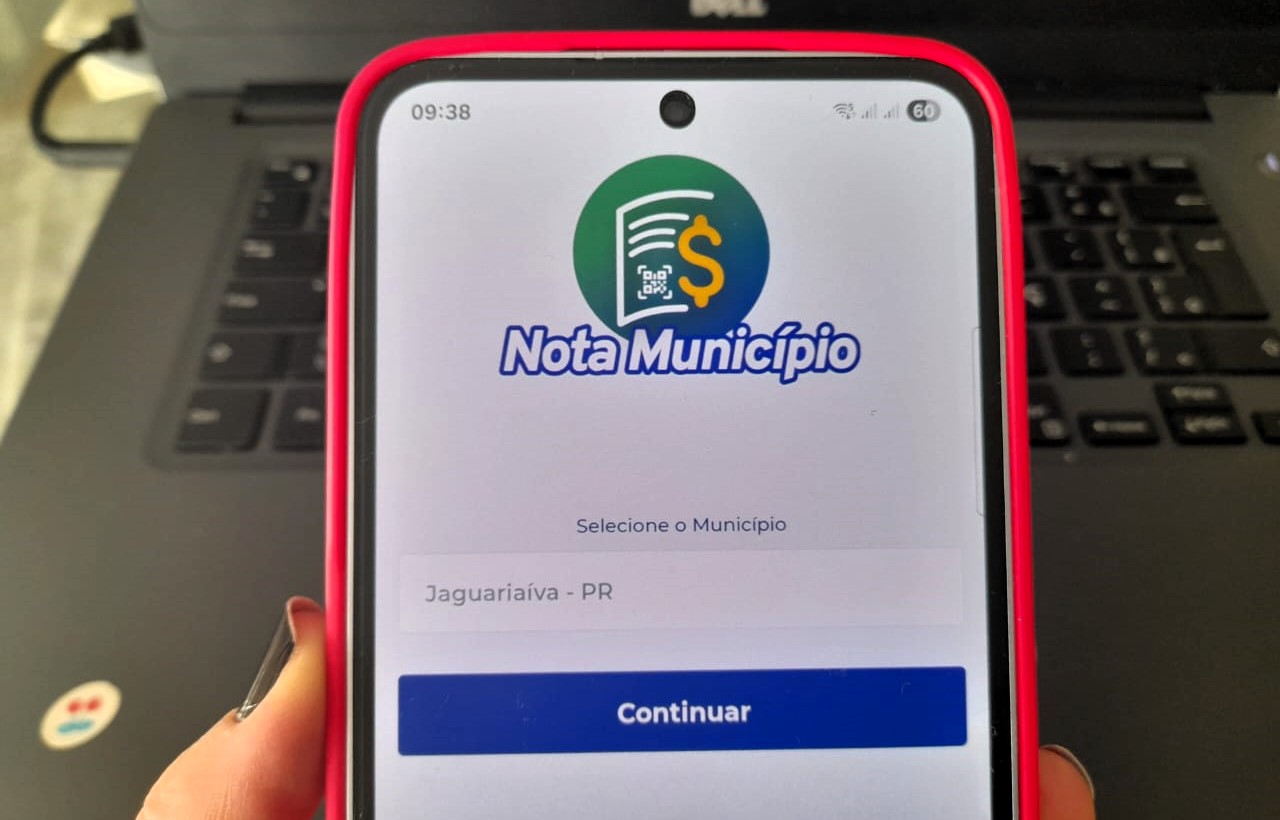 Celular com o aplicativo Nota Município