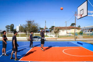 Revitalização de quadras esportivas em Castro