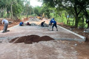 Obras de pavimentação poliédrica em Castro