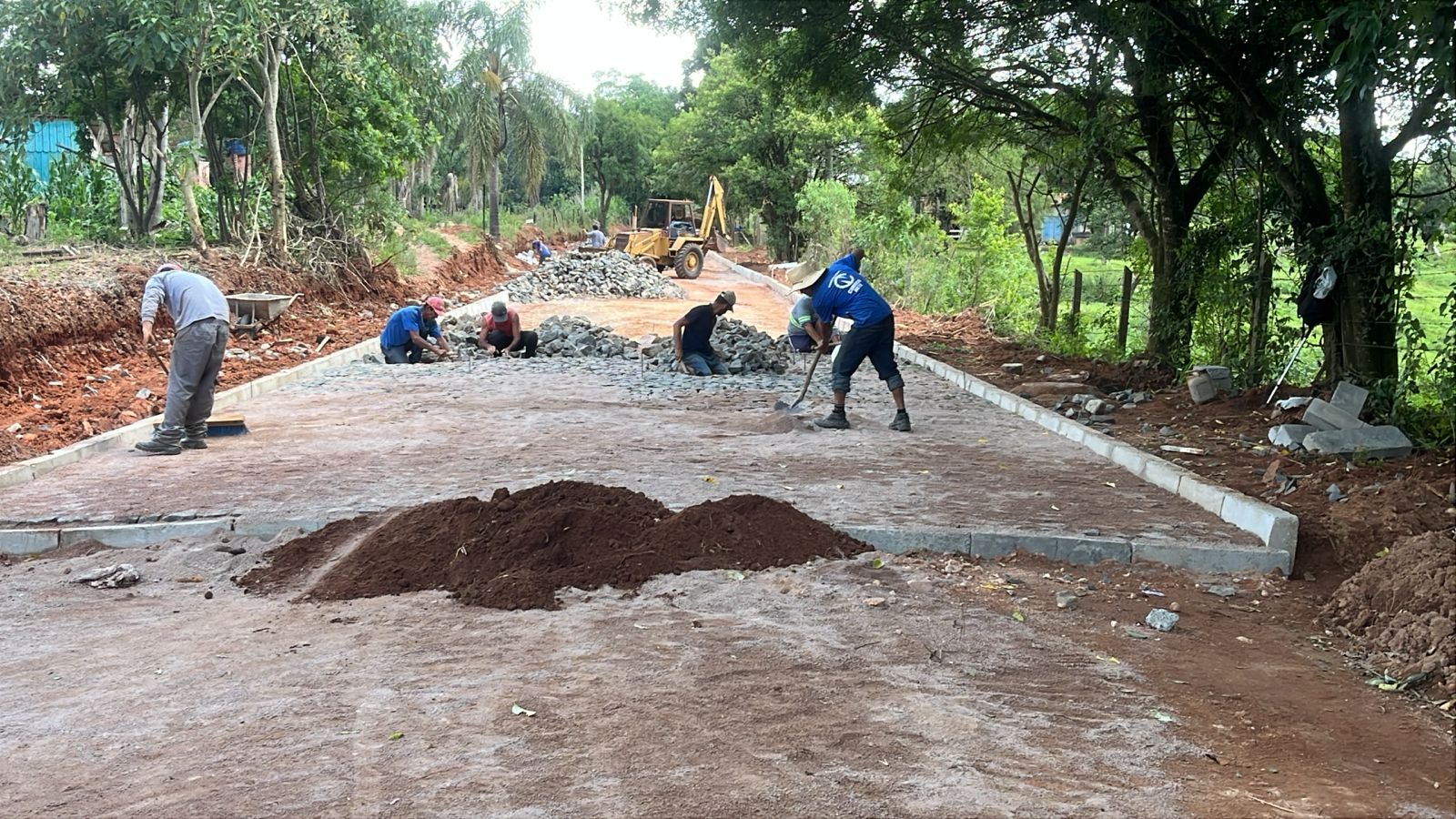 Obras de pavimentação poliédrica em Castro