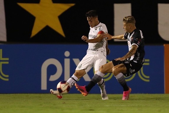 Lance da partida entre Operário e Santos pela Copa São Paulo de Futebol Júnior 2022