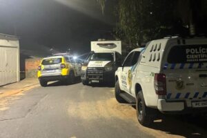 Viaturas da PM, IML e Criminalística