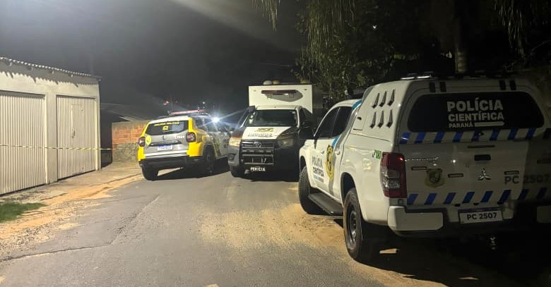 Viaturas da PM, IML e Criminalística
