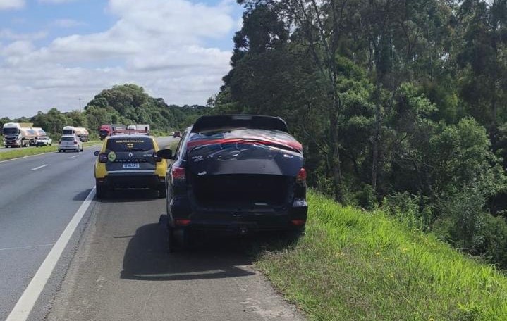 Veículo foi roubado em Castro