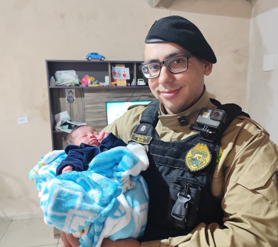 Soldado Silas com o pequeno Anthony