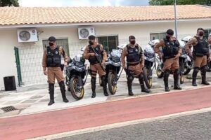 Policias Militares na entrega de motos BMW para uso na rua de Ponta Grossa.