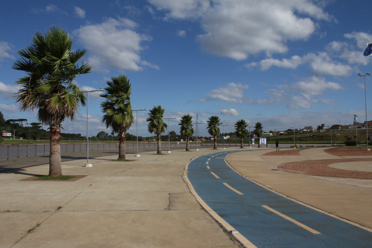 Foto do parque do Lago de Olarias ilustra a previsão do tempo