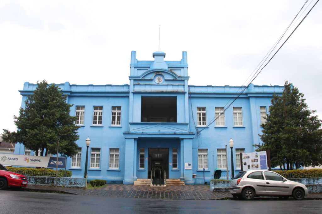 Antigo Hospital 26 de outubro em suas instalações originais com tempo nublado