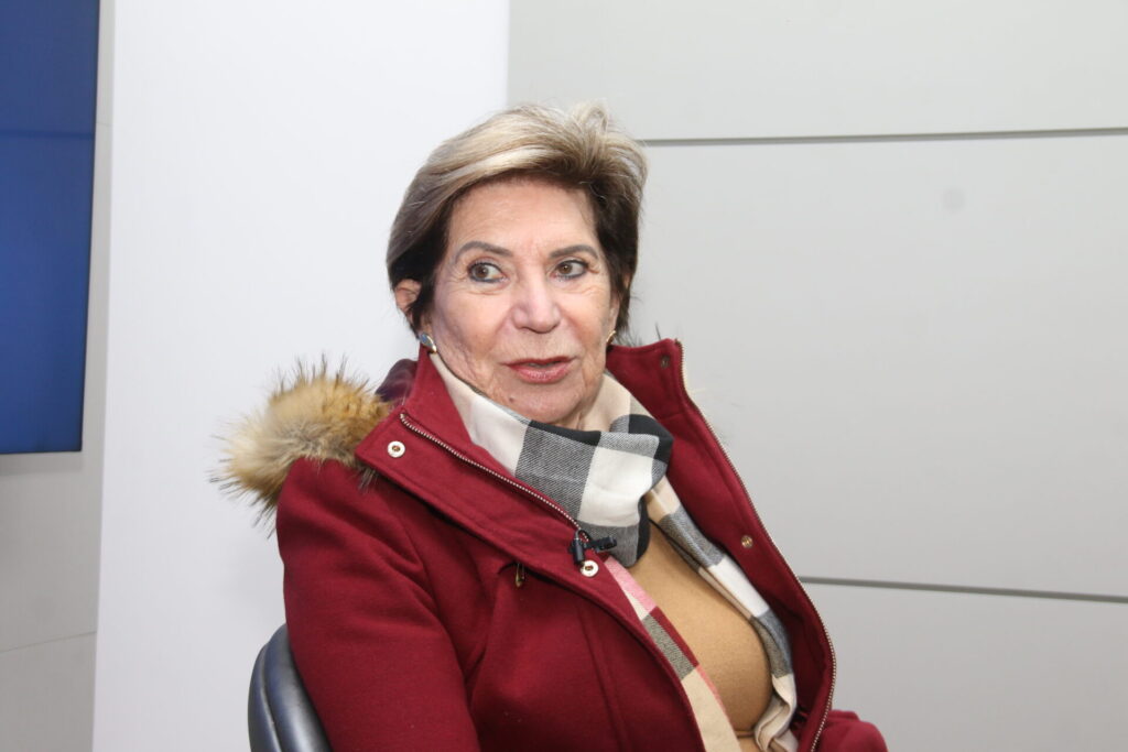 Prefeita Elizabeth no estúdio do Diário dos Campos