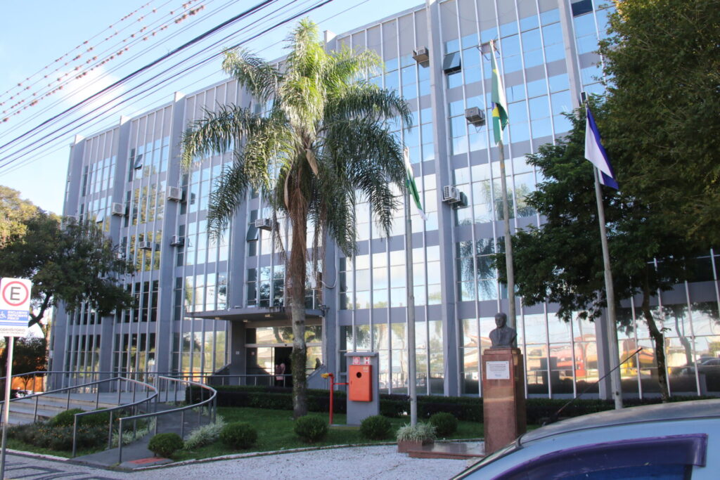 Entrada do prédio da Prefeitura de Ponta Grossa