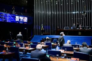Sessão plenária semipresencial do Senado
