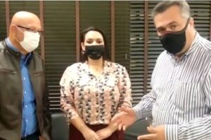 Prefeita Elisangela Pedroso, com o deputado Romanelli e o secretário Beto Preto