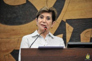 Prefeita Elizabeth Schmidt, em discurso na Câmara de Vereadores. Foto: arquivo DC.