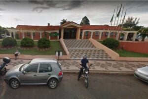 Fachada frontal da Prefeitura de Arapoti