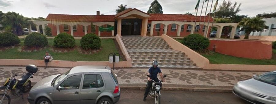 Fachada frontal da Prefeitura de Arapoti