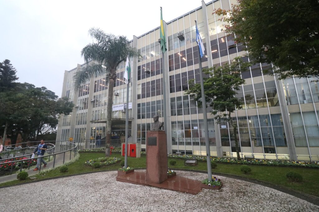 Frente da Prefeitura Municipal de Ponta Grossa