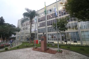Frente da Prefeitura Municipal de Ponta Grossa