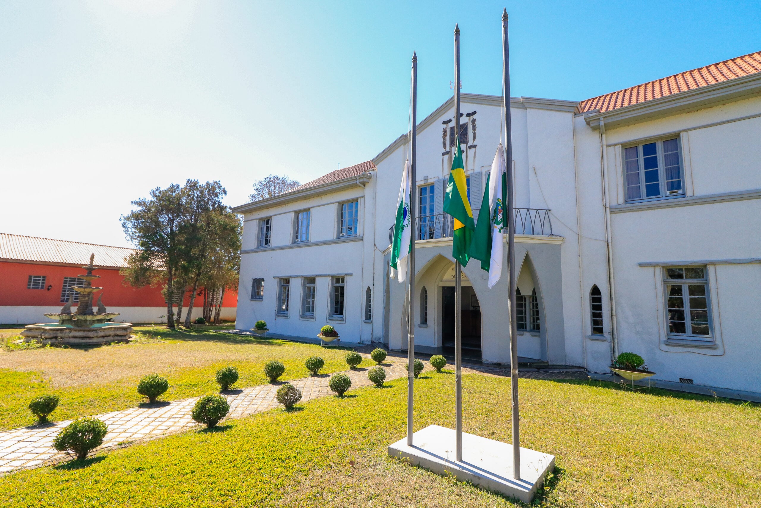 Fachada da prefeitura de Tibagi