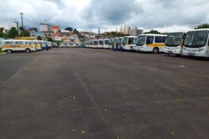ônibus do transporte escolar de Castro