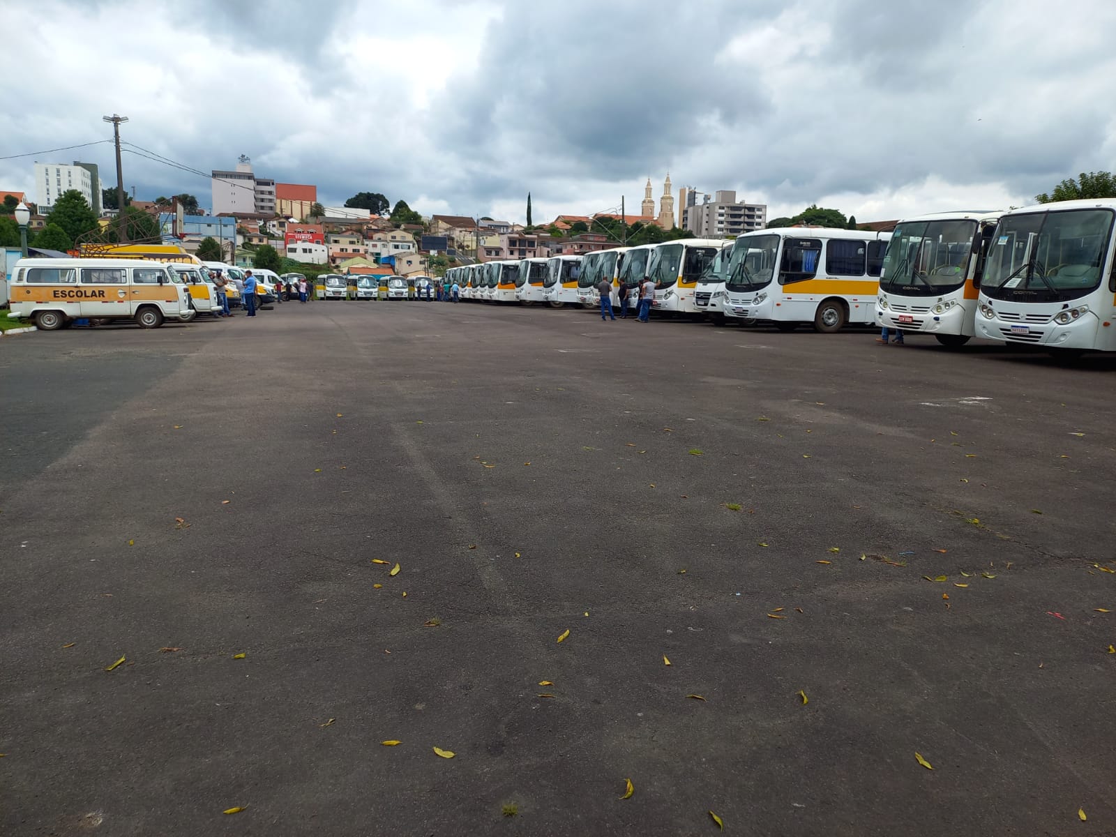ônibus do transporte escolar de Castro