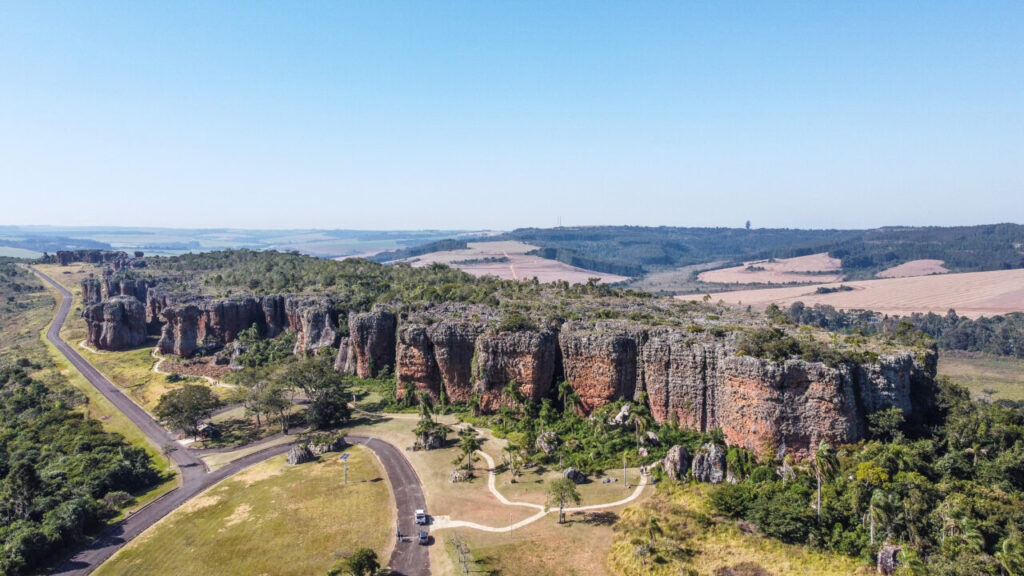 Imagem aérea do Parque Vila Velha ilustra Previsão do tempo em PG