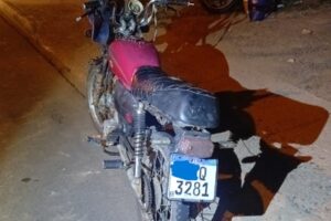 Moto com placa adulterada