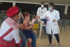 Primeira criança vacinada em Ponta Grossa