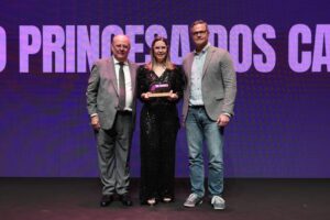 Troféu recebido pela Princesa dos Campos no Bus Summit 2025