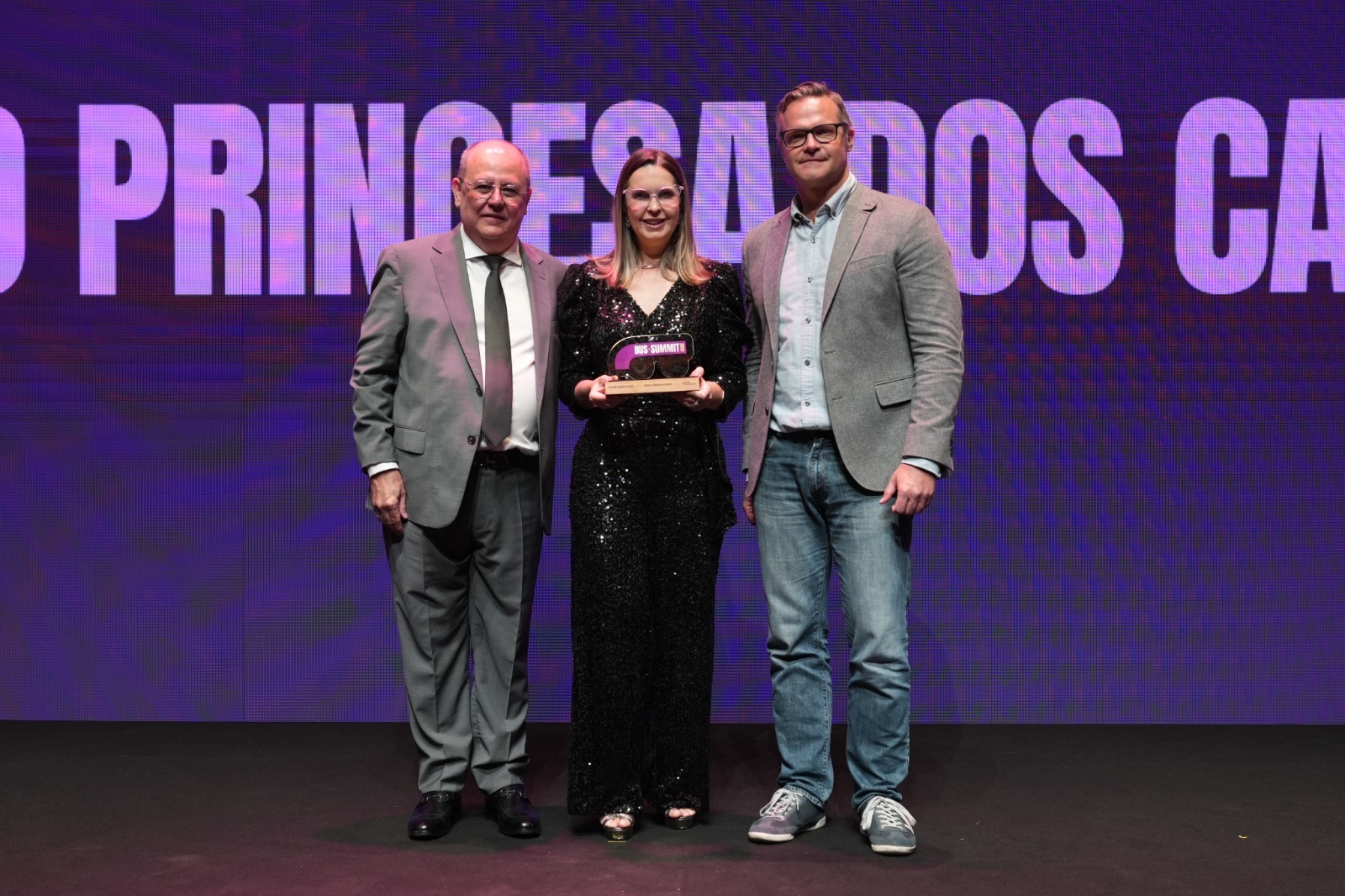Troféu recebido pela Princesa dos Campos no Bus Summit 2025