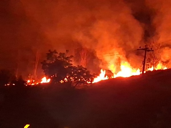 Queimada à margem da BR-376, em Ortigueira