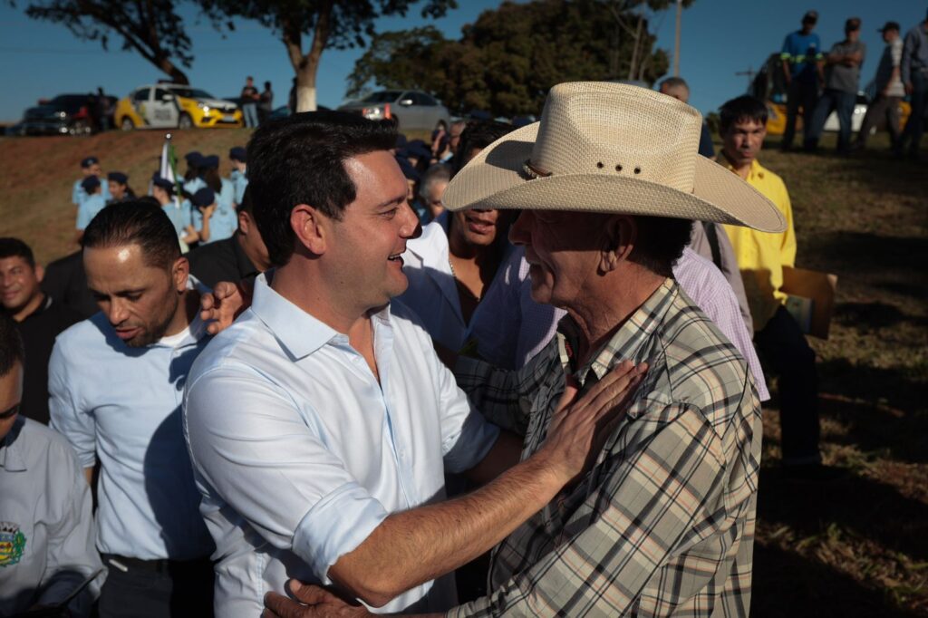 Governador do Paraná, Carlos Massa Ratinho Junior, em encontro com a população