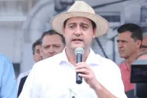 Governador do Paraná, Ratinho Junior, falando em edição anterior do Agroleite em Castro