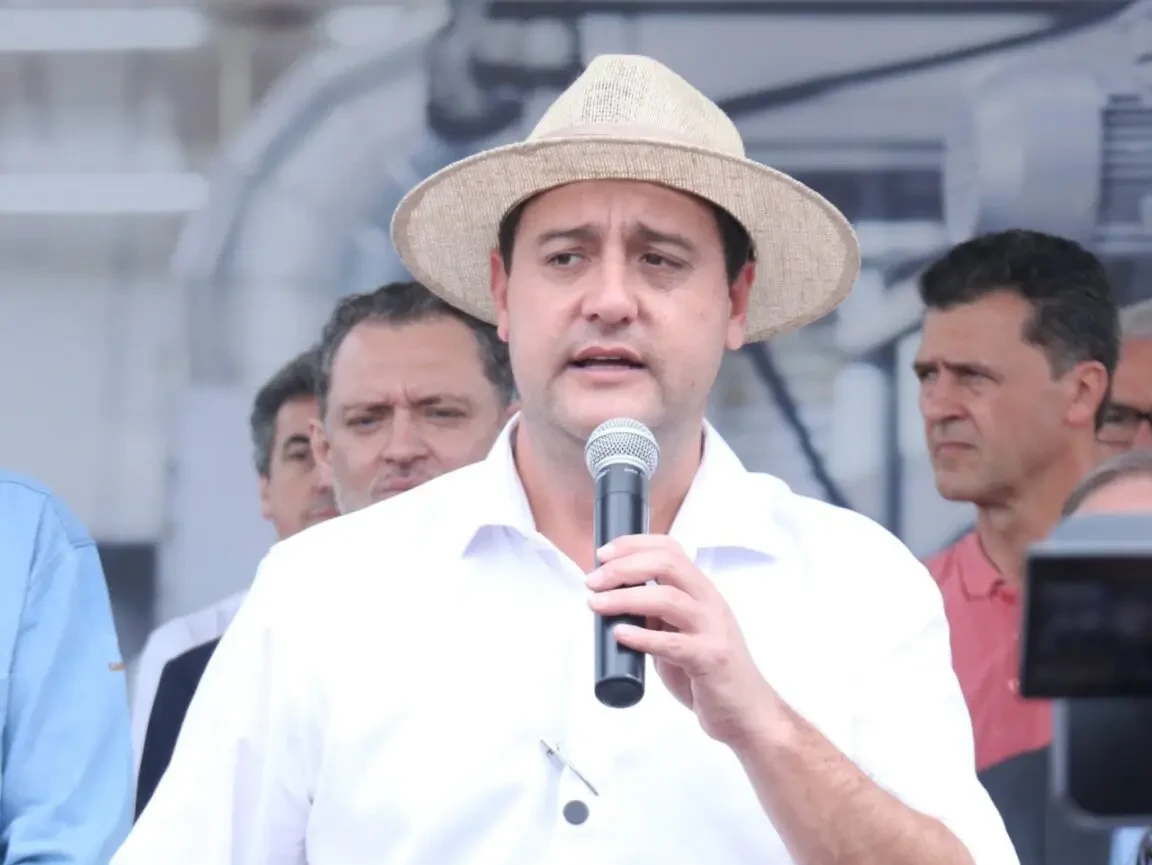 Governador do Paraná, Ratinho Junior, falando em edição anterior do Agroleite em Castro