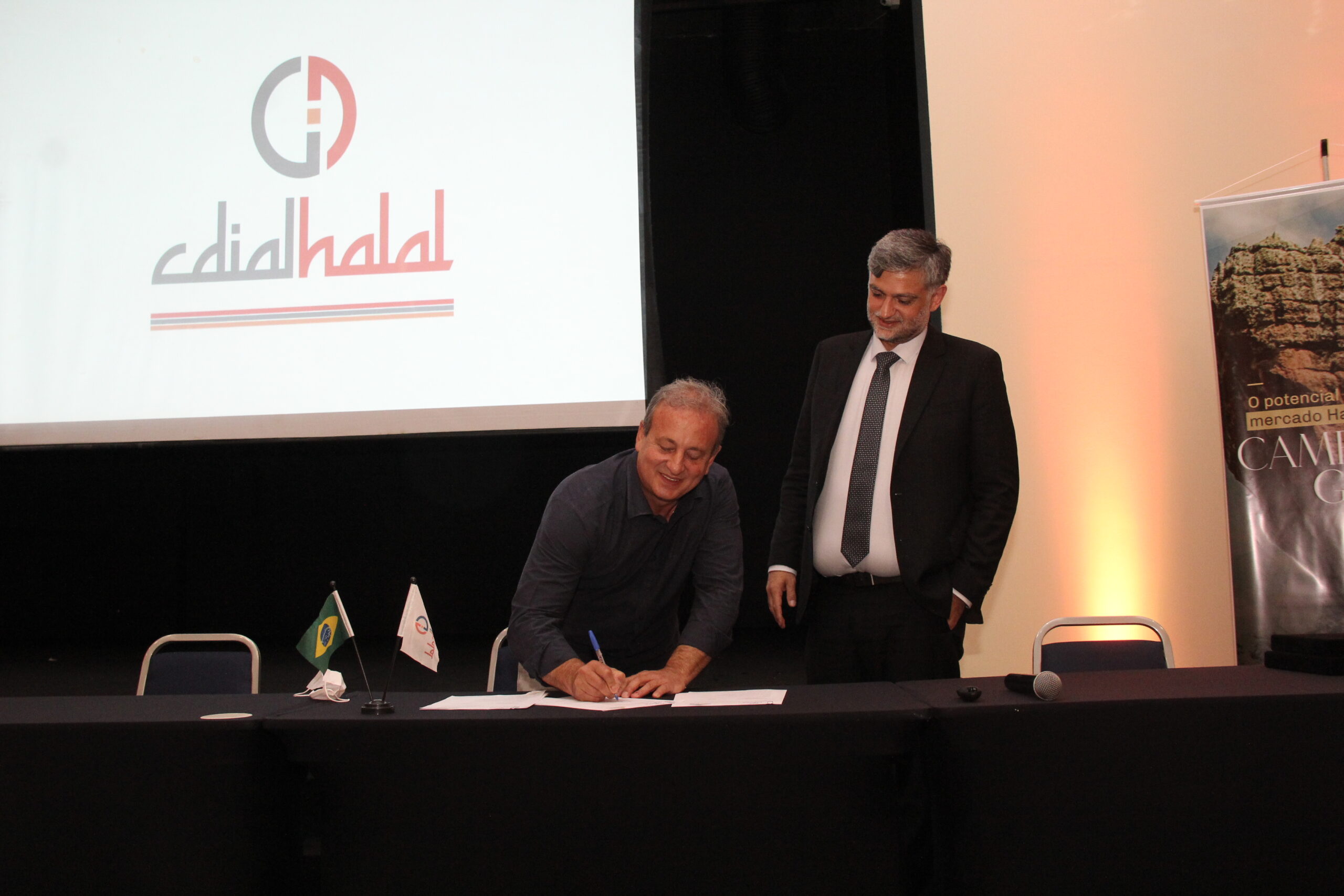 Foto da reunião que discutiu oportunidades no mercado halal para os Campos Gerais