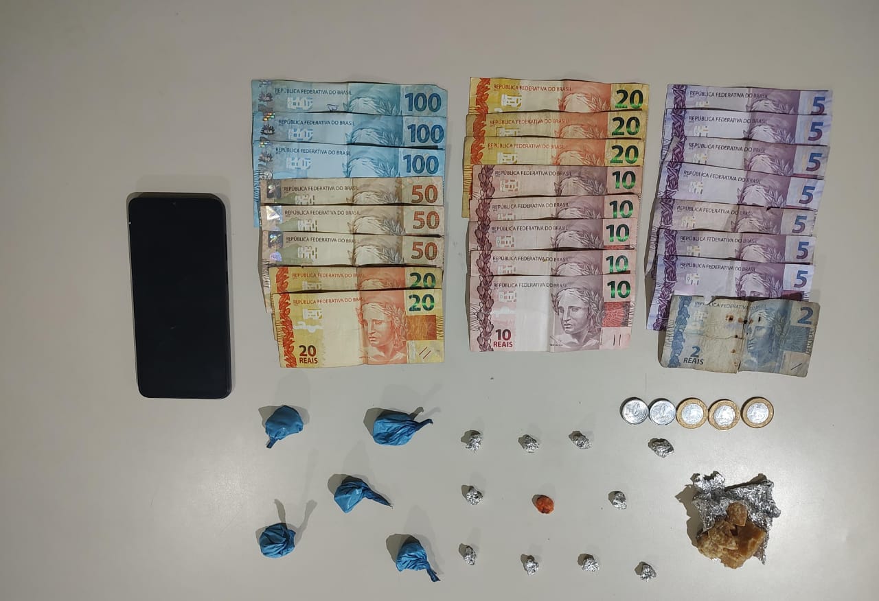 Dinheiro e drogas apreendidos