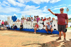 Grupo de turistas carioca durante City Tour em Ponta Grossa