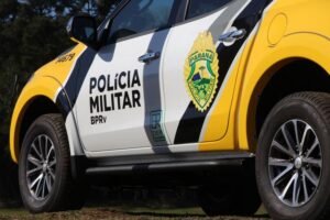 Foto de viatura da Polícia Militar em PG