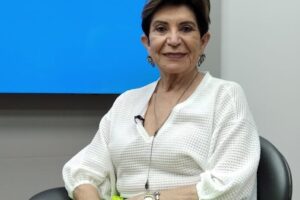 Prefeita Elizabeth em entrevista no estúdio do portal dcmais