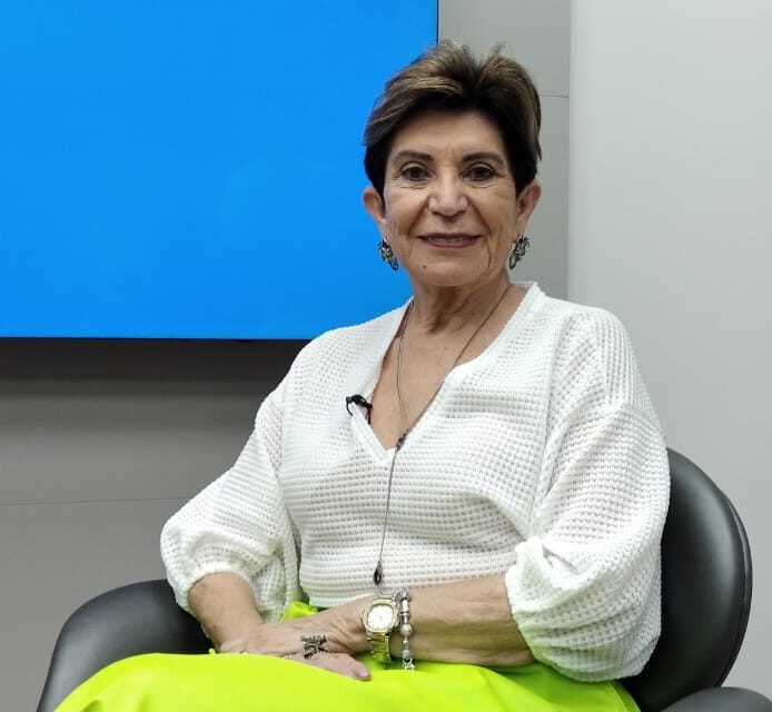 Prefeita Elizabeth em entrevista no estúdio do portal dcmais