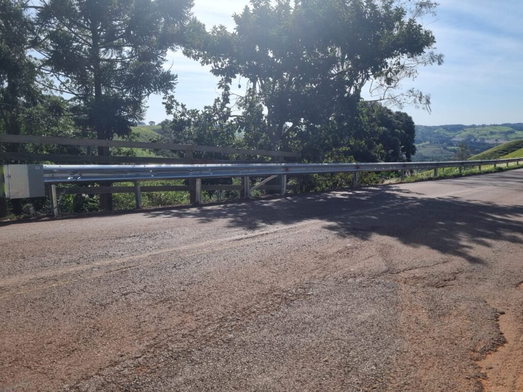Exemplo de Guard Rail em uma rodovia estadual